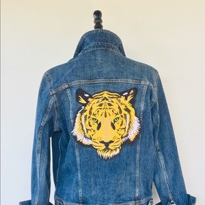 Denim Jacket / Jean Jacket Tiger Patch
